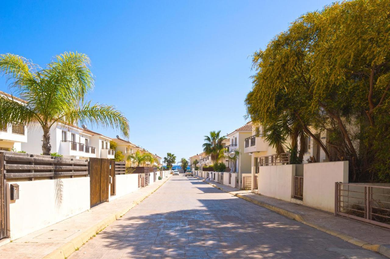 Villa Oasis Pernera Exterior photo