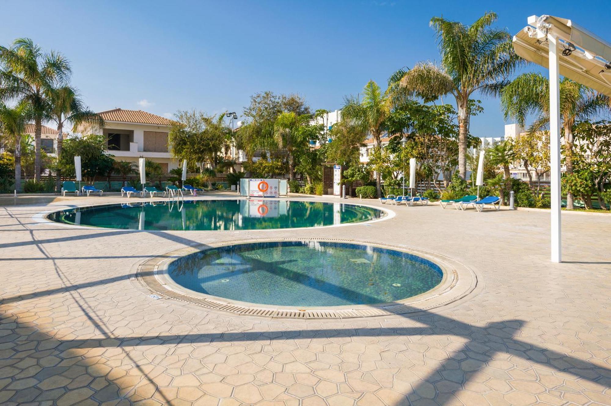 Villa Oasis Pernera Exterior photo