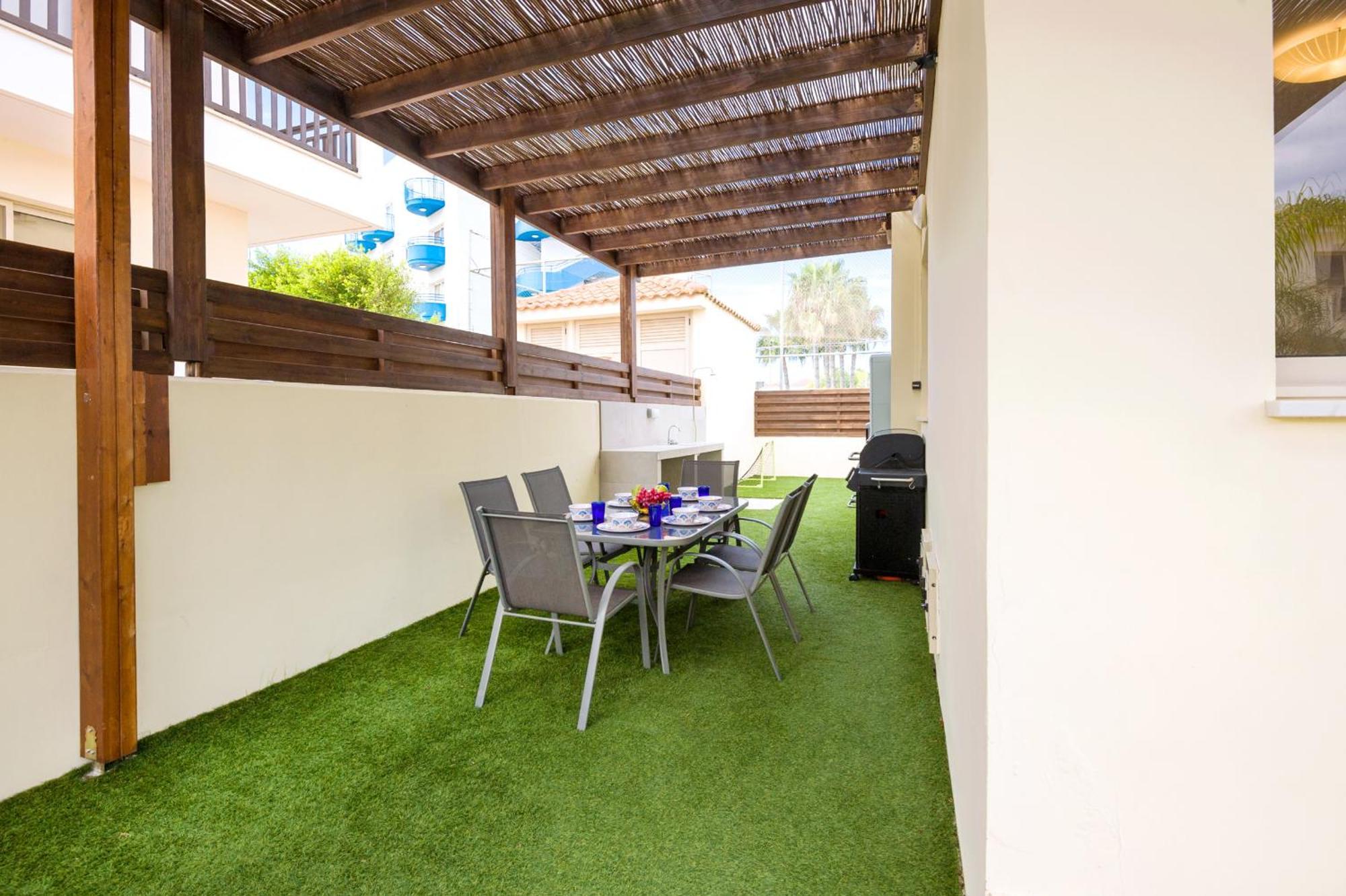 Villa Oasis Pernera Exterior photo